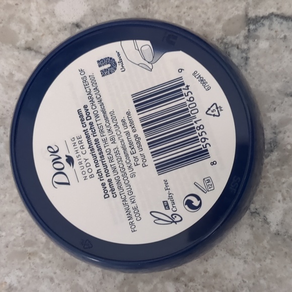 FWP New and unopened Dove Nourishing Body Care - Picture 3 of 6